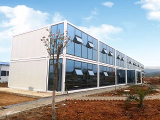 如果在工地使用臨時住房，選擇這個集裝箱房，